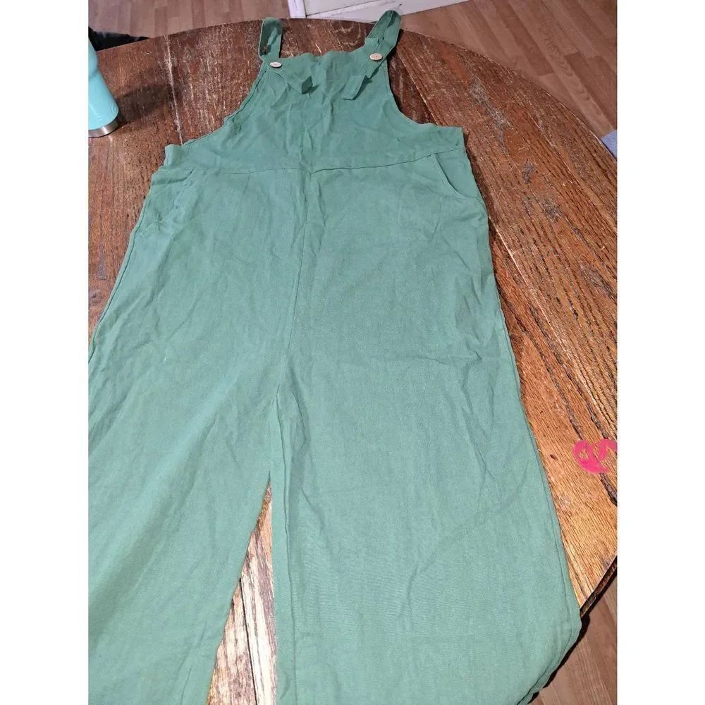 New Small Green Lightweight Capri Over Alls Jumpsuit Romper with Pockets NWOT